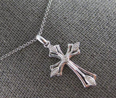 ESTATE .03CT DIAMOND 14KT WHITE GOLD 3D CLASSIC FILIGREE CROSS FLOATING PENDANT