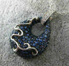 ESTATE 2.51CT DIAMOND & SAPPHIRE 18KT WHITE & BLACK GOLD TEAR DROP SWIRL PENDANT