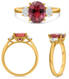 2.83CT DIAMOND & AAA RUBY 18KT YELLOW GOLD OVAL & TRAPEZOID 3 STONE CLASSIC RING