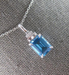 2.58CT DIAMOND & AAA BLUE TOPAZ 14KT WHITE GOLD 3D EMERALD CUT & ROUND PENDANT
