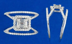 1.00CT DIAMOND 18KT WHITE GOLD 3D ROUND & BAGUETTE CLUSTER HALO ANNIVERSARY RING