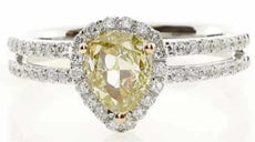 .89CT WHITE & FANCY YELLOW DIAMOND 18KT 2 TONE GOLD 3D PEAR SHAPE & ROUND RING