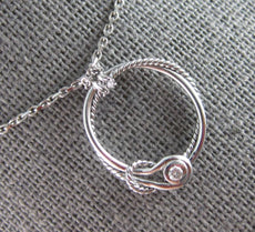 ESTATE .03CT DIAMOND 14KT WHITE GOLD SOLITAIRE LOVE KNOT CIRCLE OF LIFE NECKLACE