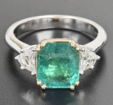 LARGE 2.91CT DIAMOND & AAA EMERALD 18KT 2 TONE GOLD THREE STONE ENGAGEMENT RING