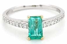 .86CT DIAMOND & AAA EMERALD 18KT 2 TONE GOLD ROUND & EMERALD CUT ENGAGEMENT RING