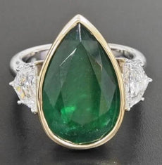 LARGE 8.85CT DIAMOND & AAA EMERALD 18KT TWO TONE GOLD PEAR SHAPE ENGAGEMENT RING
