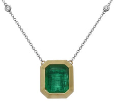 6.60CT DIAMOND & AAA EMERALD 18KT 2 TONE GOLD EMERALD CUT & ROUND BEZEL NECKLACE