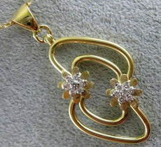 ESTATE LARGE .45CT DIAMOND 18K YELLOW GOLD 3D DOUBLE FLOWER FLOATING FUN PENDANT