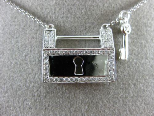 ESTATE .28CT DIAMOND 18KT WHITE GOLD 3D KEY LOVE TO YOUR HEART PURSE NECKLACE