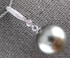 ESTATE .10CT DIAMOND & AAA LIGHT GREY TAHITIAN PEARL 14KT WHITE GOLD BAR PENDANT
