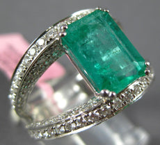 4.56CT DIAMOND & EMERALD 18KT WHITE GOLD 3D EMERALD CUT & ROUND ENGAGEMENT RING